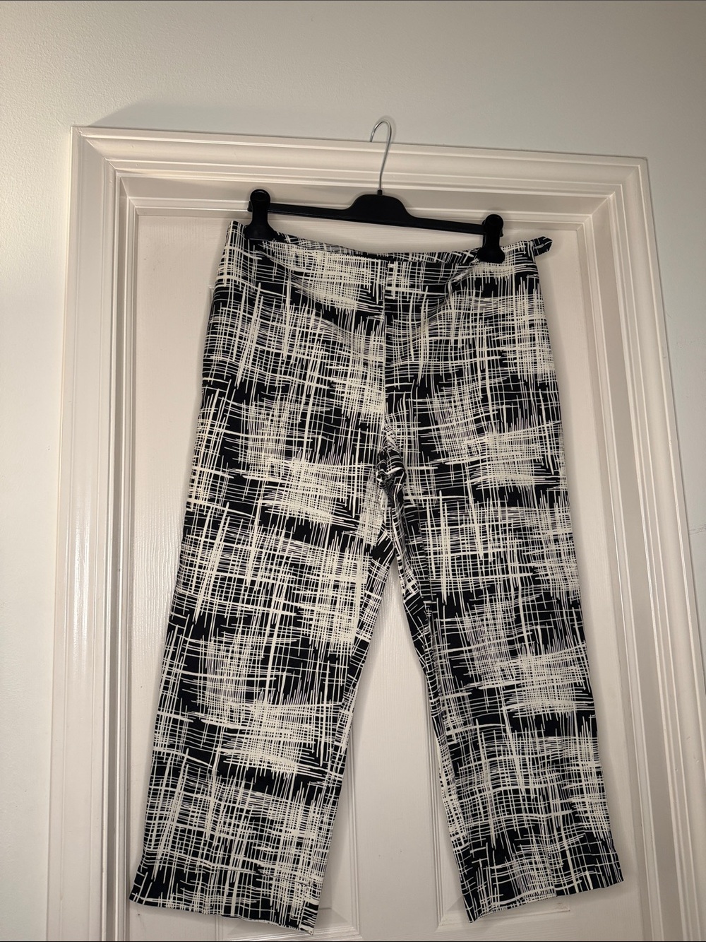 Talbots Black and White Abstract Print Ankle Pants